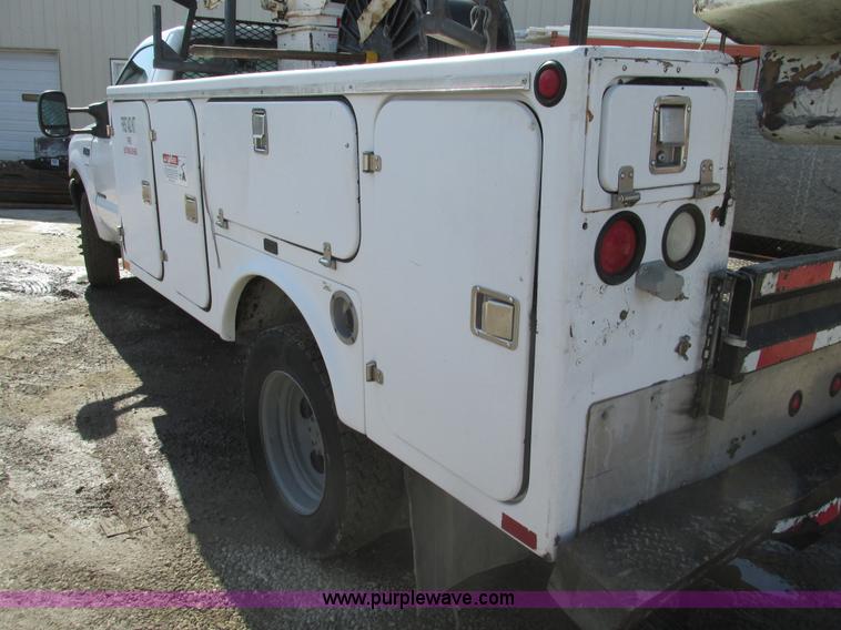 image for item F4405 1999 Ford F550 Super Duty bucket truck