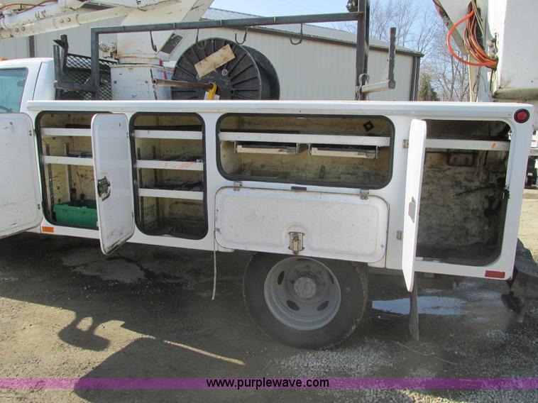 image for item F4405 1999 Ford F550 Super Duty bucket truck