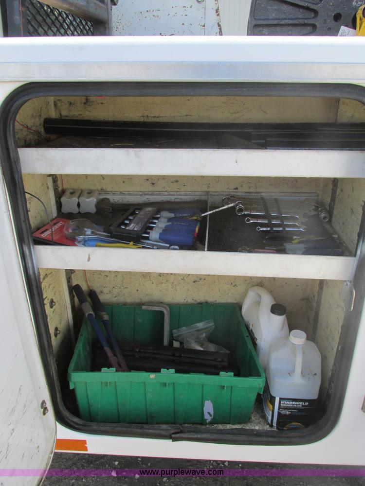 image for item F4405 1999 Ford F550 Super Duty bucket truck