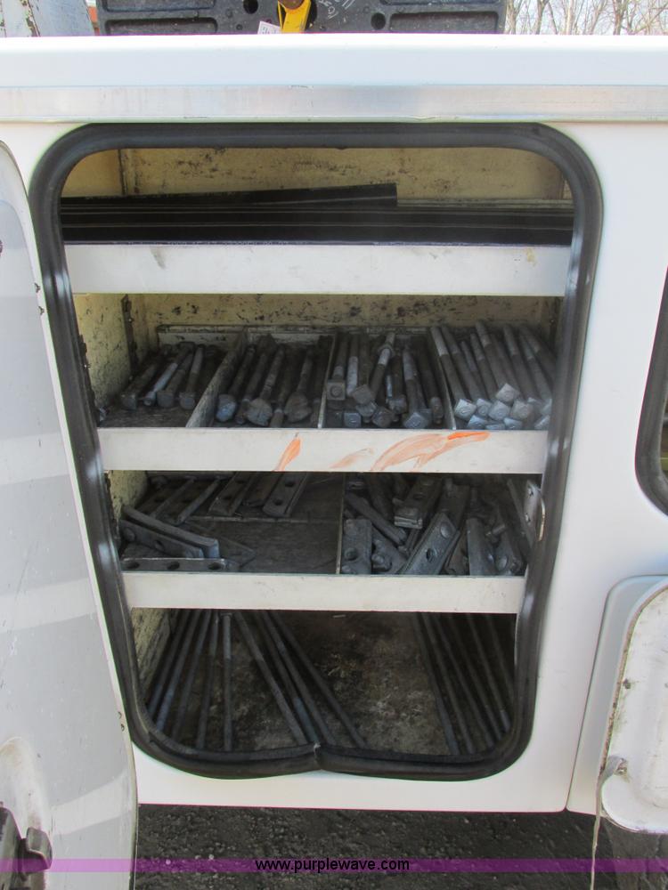 image for item F4405 1999 Ford F550 Super Duty bucket truck