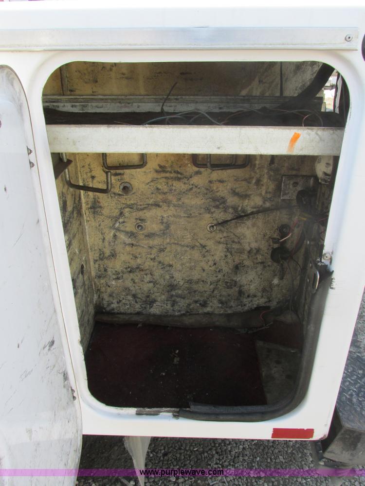 image for item F4405 1999 Ford F550 Super Duty bucket truck