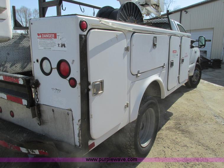 image for item F4405 1999 Ford F550 Super Duty bucket truck