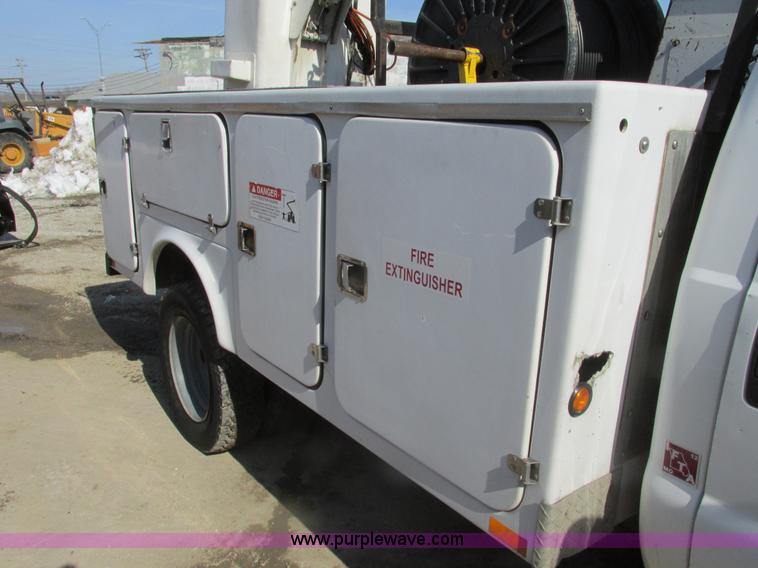 image for item F4405 1999 Ford F550 Super Duty bucket truck