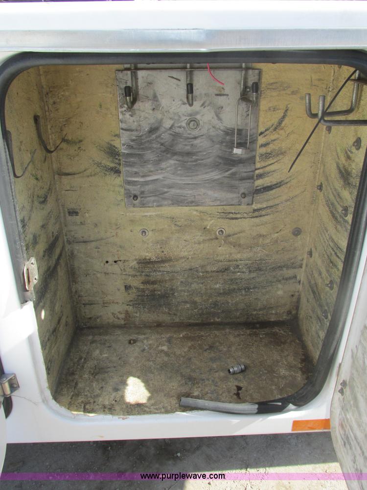 image for item F4405 1999 Ford F550 Super Duty bucket truck