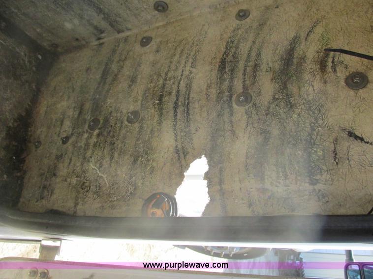 image for item F4405 1999 Ford F550 Super Duty bucket truck