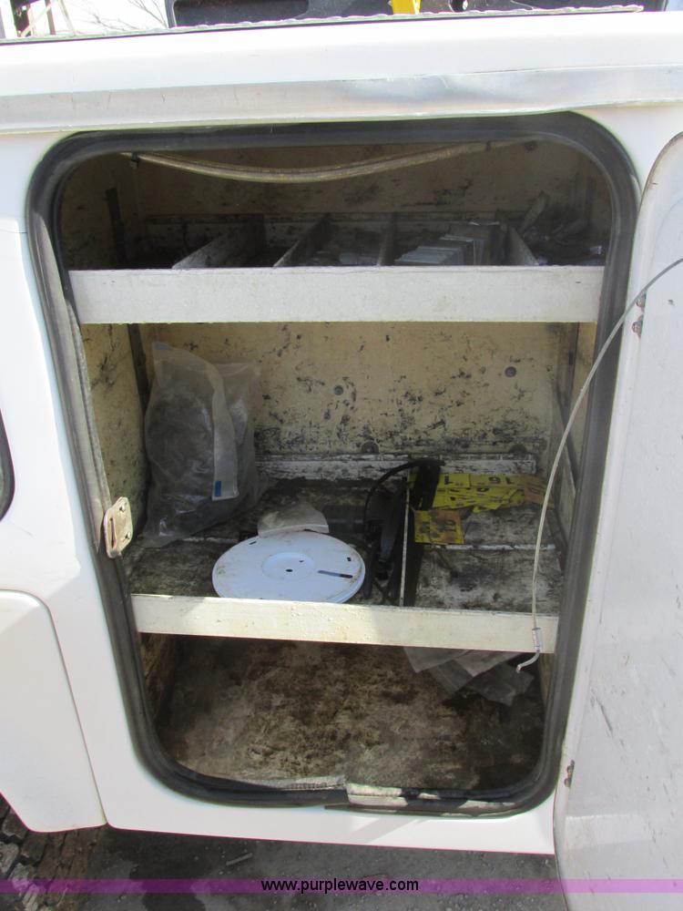 image for item F4405 1999 Ford F550 Super Duty bucket truck