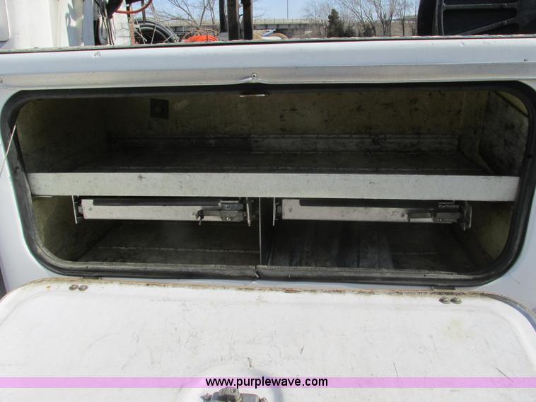 image for item F4405 1999 Ford F550 Super Duty bucket truck