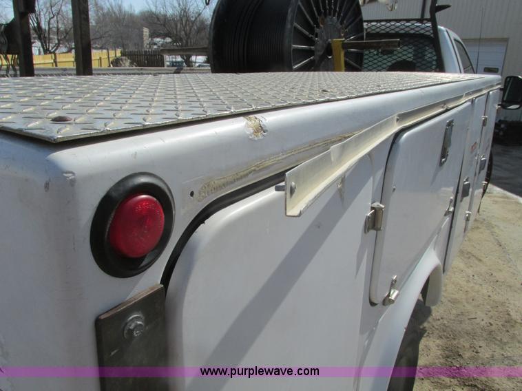 image for item F4405 1999 Ford F550 Super Duty bucket truck