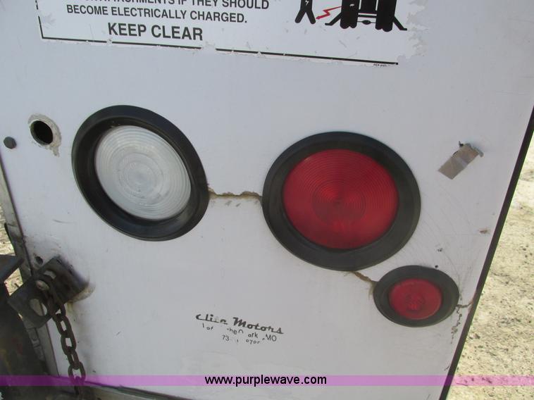 image for item F4405 1999 Ford F550 Super Duty bucket truck