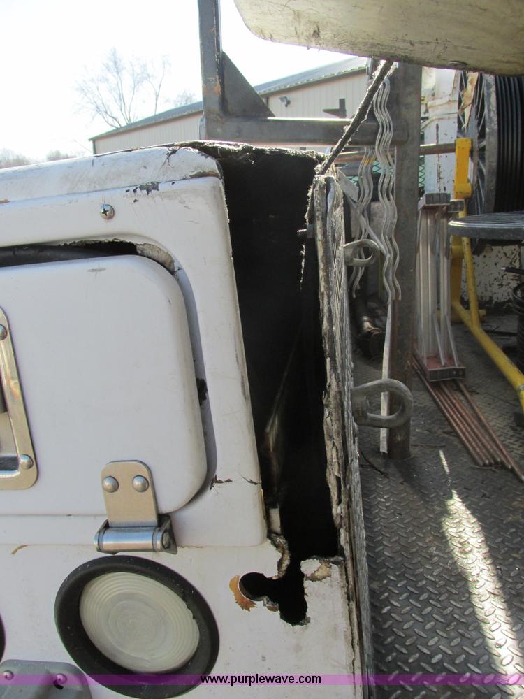 image for item F4405 1999 Ford F550 Super Duty bucket truck