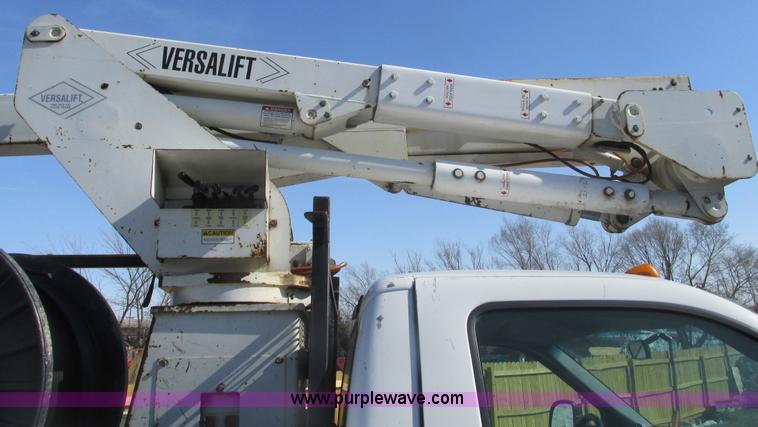 image for item F4405 1999 Ford F550 Super Duty bucket truck