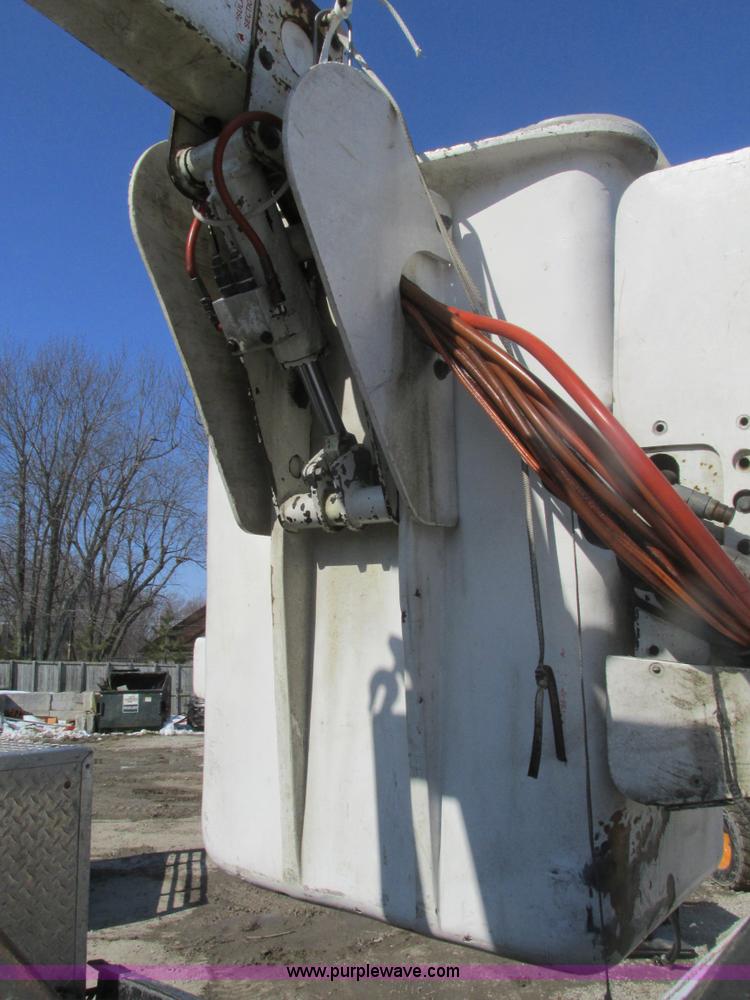 image for item F4405 1999 Ford F550 Super Duty bucket truck