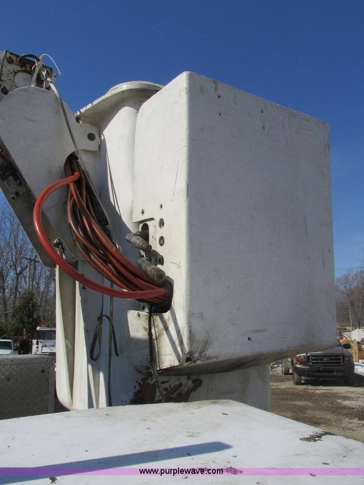 image for item F4405 1999 Ford F550 Super Duty bucket truck