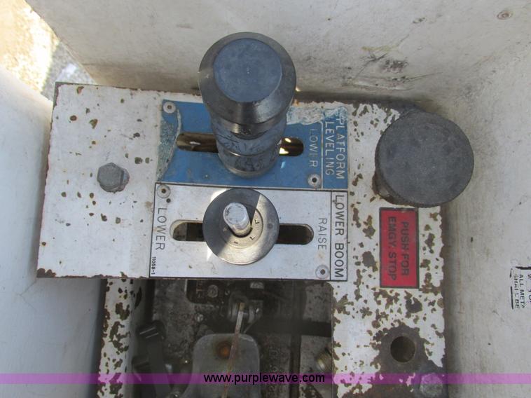 image for item F4405 1999 Ford F550 Super Duty bucket truck