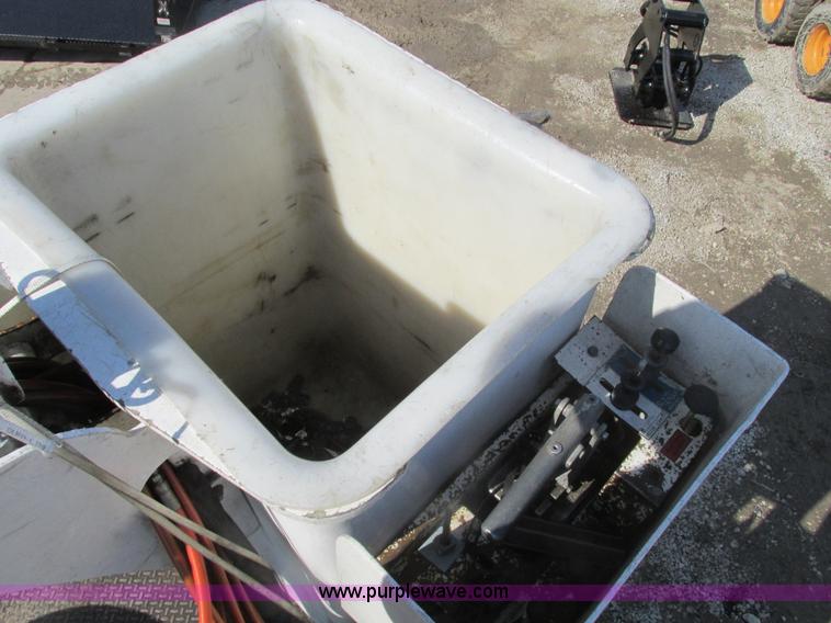 image for item F4405 1999 Ford F550 Super Duty bucket truck