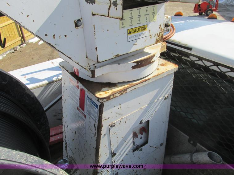 image for item F4405 1999 Ford F550 Super Duty bucket truck