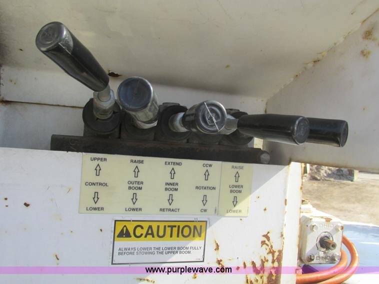 image for item F4405 1999 Ford F550 Super Duty bucket truck