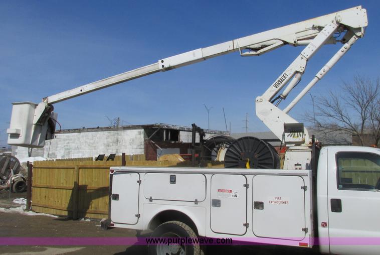 image for item F4405 1999 Ford F550 Super Duty bucket truck