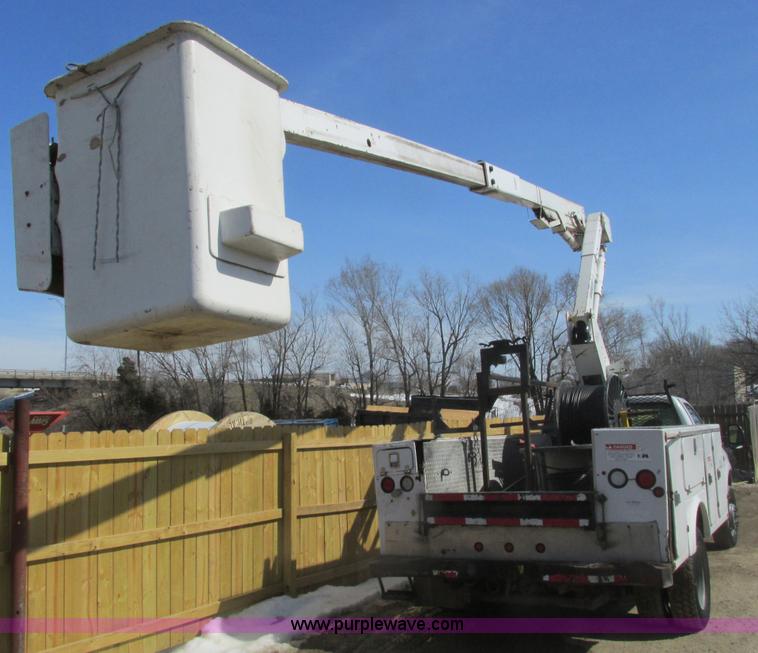 image for item F4405 1999 Ford F550 Super Duty bucket truck