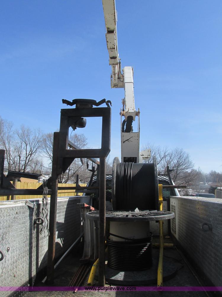 image for item F4405 1999 Ford F550 Super Duty bucket truck