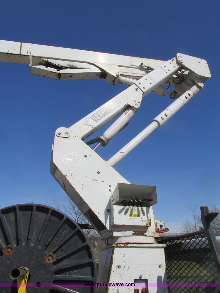 image for item F4405 1999 Ford F550 Super Duty bucket truck