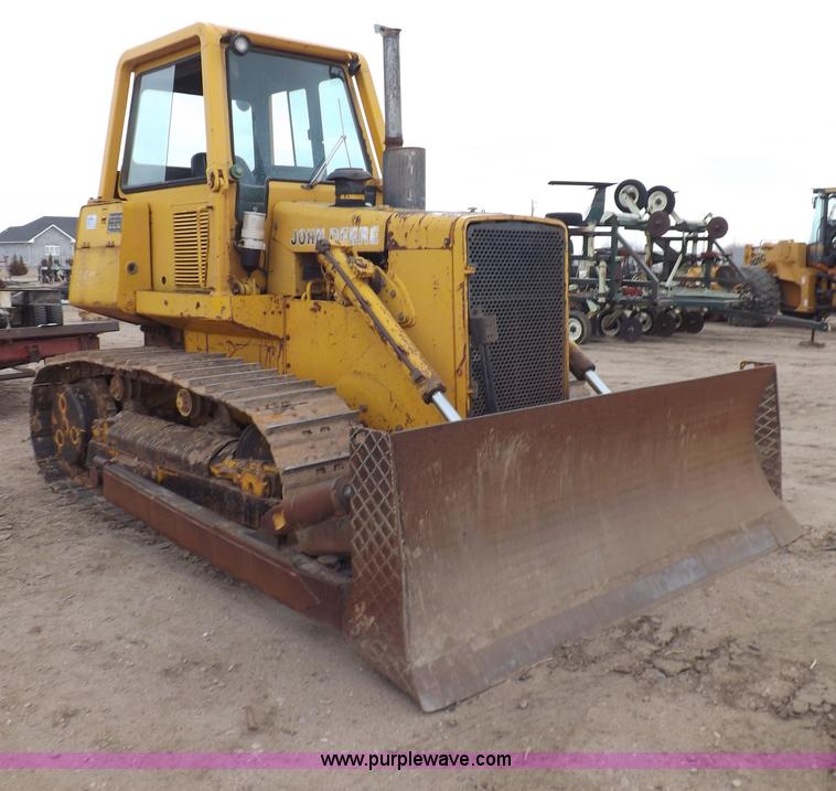 image for item F6458 1984 John Deere 750 dozer