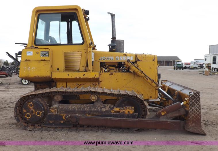 image for item F6458 1984 John Deere 750 dozer