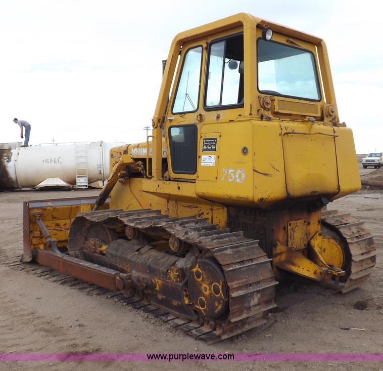 image for item F6458 1984 John Deere 750 dozer