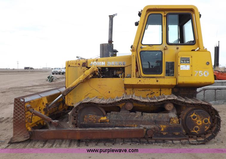 image for item F6458 1984 John Deere 750 dozer