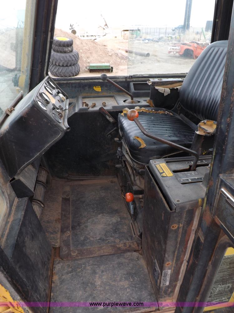 image for item F6458 1984 John Deere 750 dozer