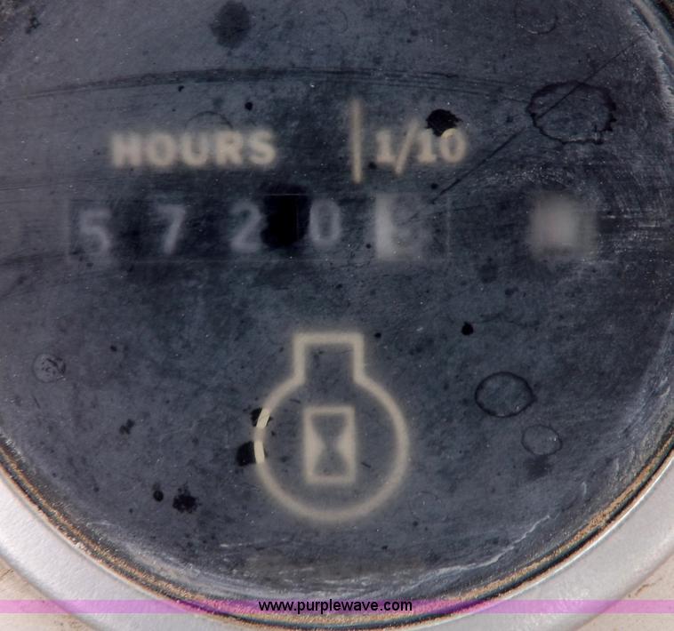 image for item F6458 1984 John Deere 750 dozer