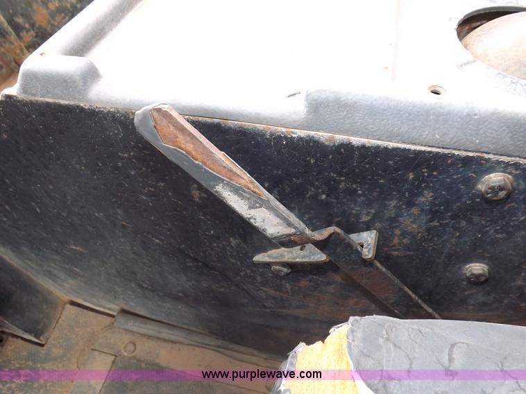 image for item F6458 1984 John Deere 750 dozer