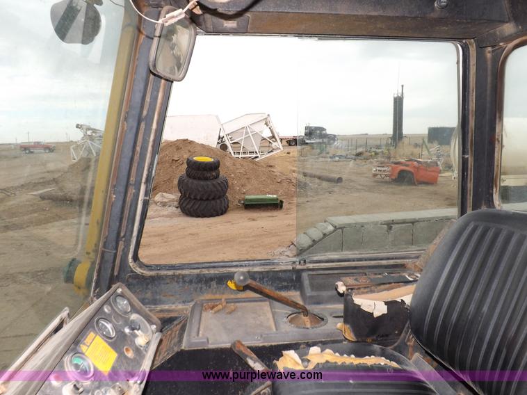 image for item F6458 1984 John Deere 750 dozer