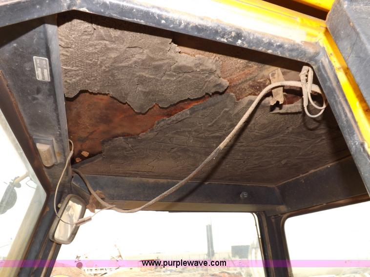 image for item F6458 1984 John Deere 750 dozer