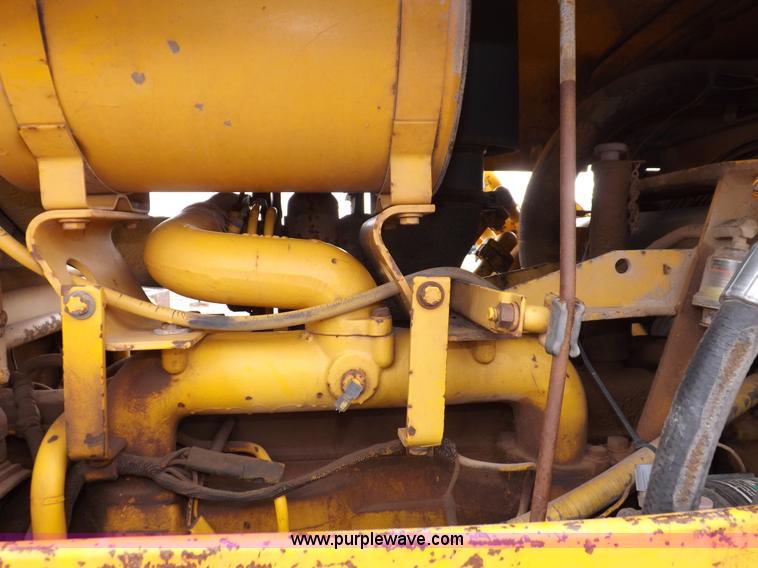 image for item F6458 1984 John Deere 750 dozer