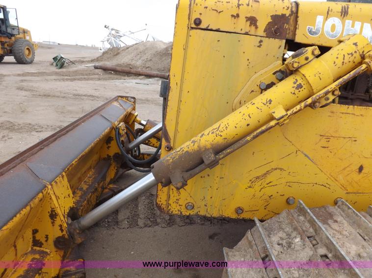 image for item F6458 1984 John Deere 750 dozer