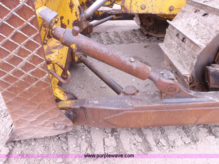 image for item F6458 1984 John Deere 750 dozer