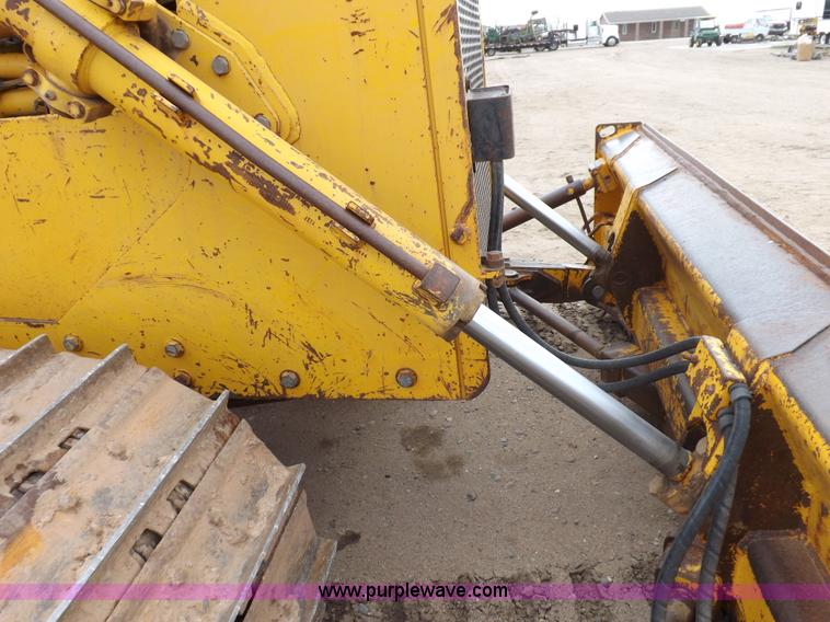 image for item F6458 1984 John Deere 750 dozer