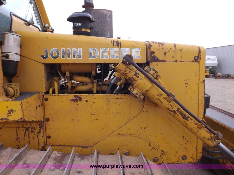 image for item F6458 1984 John Deere 750 dozer
