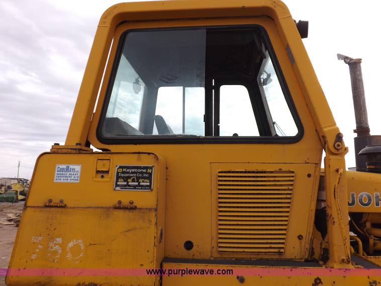 image for item F6458 1984 John Deere 750 dozer