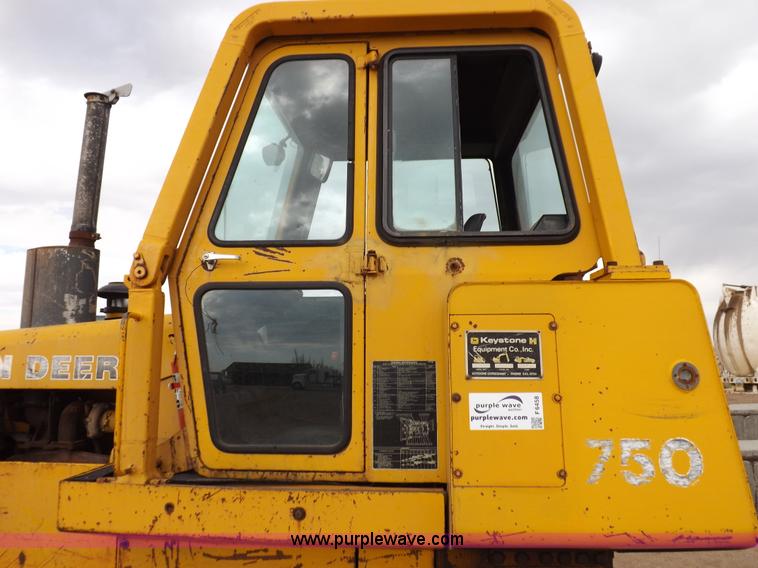 image for item F6458 1984 John Deere 750 dozer