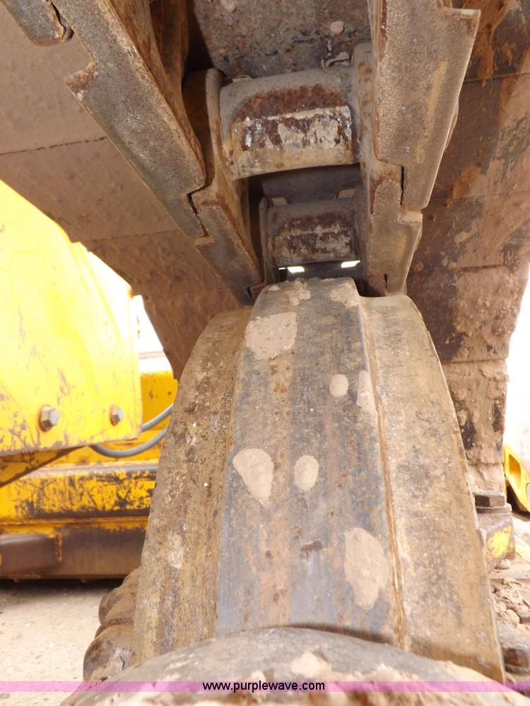 image for item F6458 1984 John Deere 750 dozer