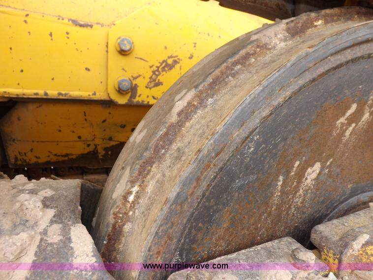 image for item F6458 1984 John Deere 750 dozer