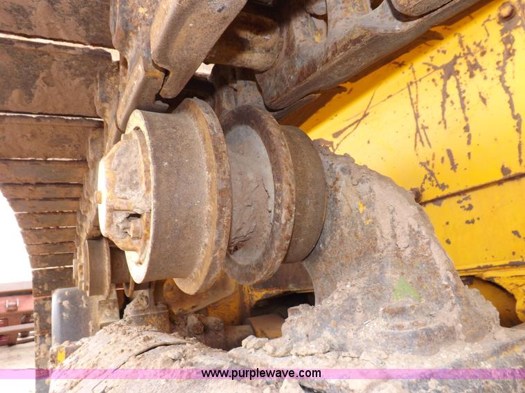 image for item F6458 1984 John Deere 750 dozer