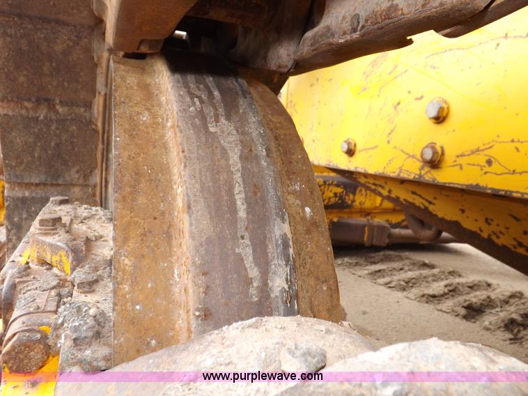 image for item F6458 1984 John Deere 750 dozer