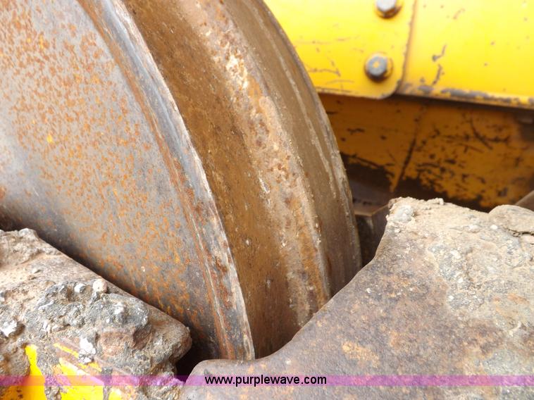 image for item F6458 1984 John Deere 750 dozer