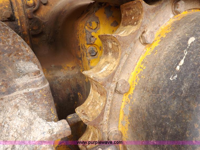 image for item F6458 1984 John Deere 750 dozer