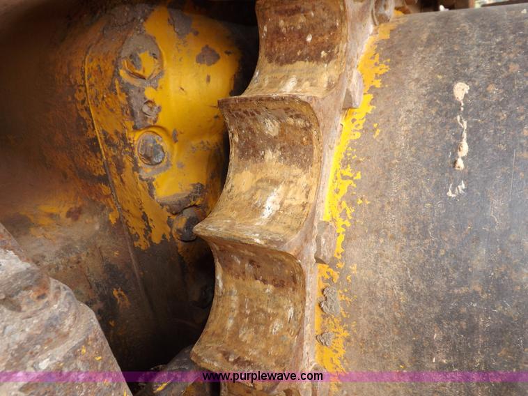 image for item F6458 1984 John Deere 750 dozer