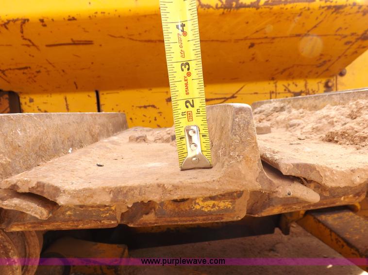 image for item F6458 1984 John Deere 750 dozer