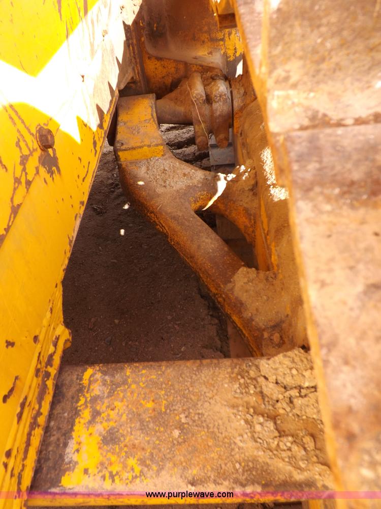 image for item F6458 1984 John Deere 750 dozer